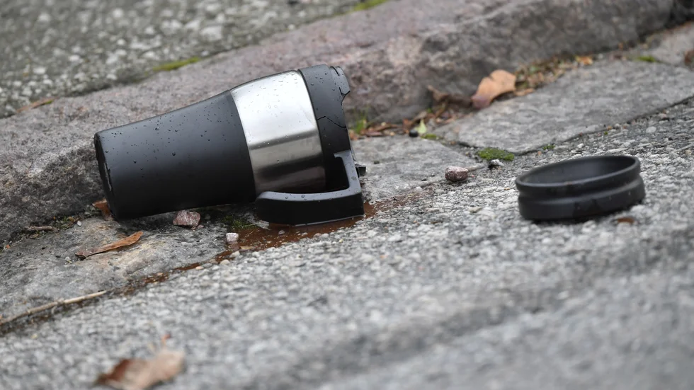 En ackumulatortank fungerar som en termos. Den lagrar det varma vattnet tills det ska användas. Innan kommunen kan uppföra en 75 meter hög ackumulatortank vid Stegeholmsverket måste en rad förtydliganden göras. 