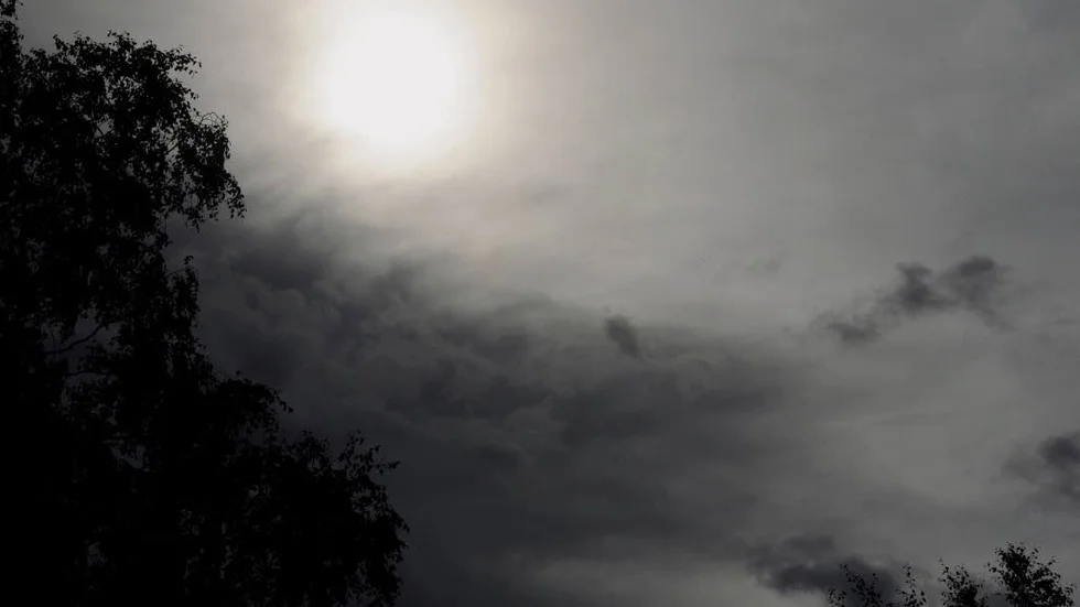 Solen kan bryta igenom på lördagseftermiddagen.