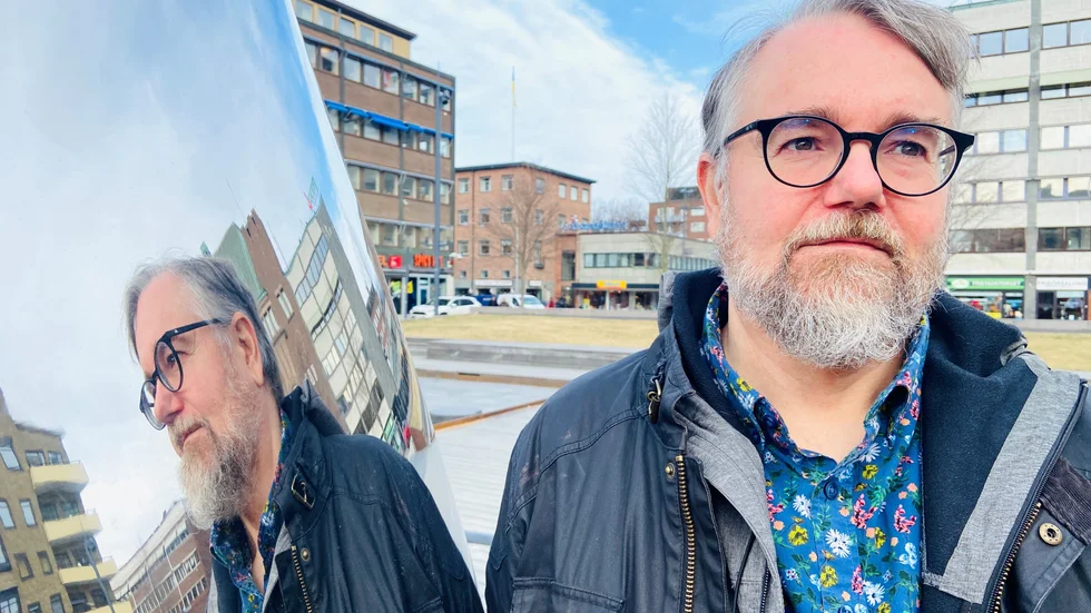 "Vi pratar för lite om självmord och destruktiva tankar och känslor. Det är en myt att det skulle smitta, tvärtom tar folk livet av sig på grund av omgivningens tystnad. Och det finns enorma vinster att göra med att arbeta förebyggande." Magnus Werner startar Föreningen Livskämpar.