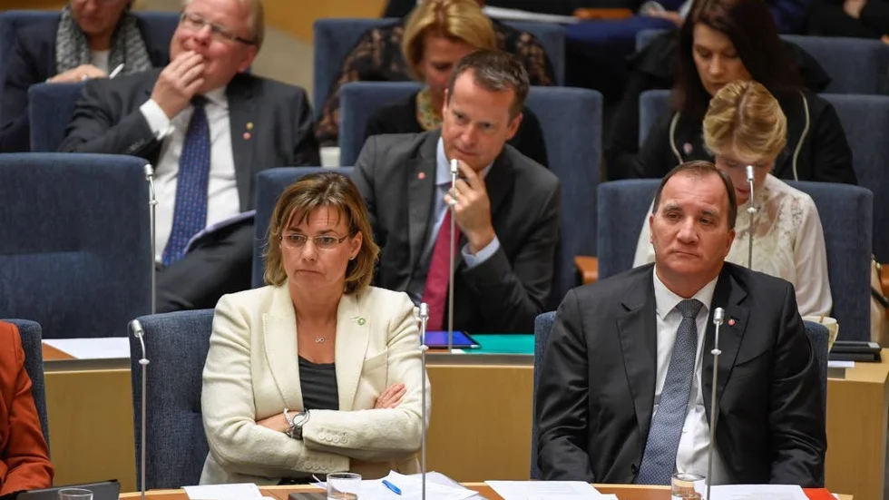 Alternativa fakta. Alla skäller på Trump. Men regering, riksdag, media och lobbygrupper har alla ett ansvar för hur det ska gå och bli.