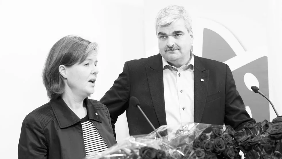 Tunga år. Året är 2011 i början av mars. Här presenteras Carin Jämtin och Håkan Juholt som valberedningens förslag till ny ledning för Socialdemokraterna.