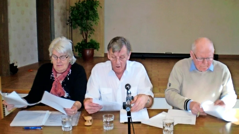 Rutinerade. Årsmötets presidium bestod av Britt-Mari Fougstedt, Ulf Berglund och Ivan Berg