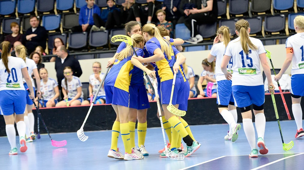 Dominant femma. Den svenska femman med Emma Clarin, Andrea Claesson, Felicia Forsmark, Josefine Wålinder och Tova Eriksson fick jubla flera gånger om i helgen. Foto: Carina Kvist.