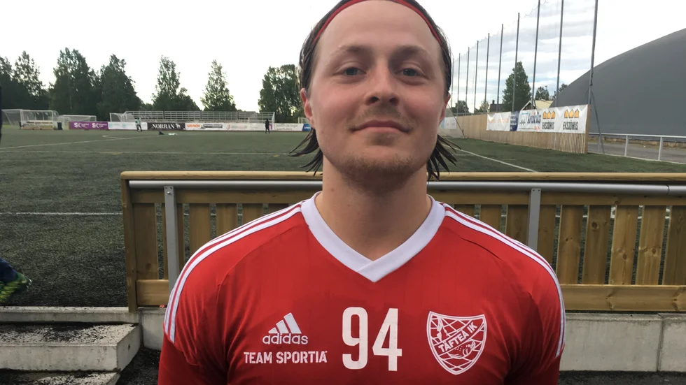 Skyttekungen från Malå var framgångsrik. Fredrik Johansson låg bakom mycket i Täfteå, när laget körde över Morön i första halvlek och vann med Foto: Adam Savonen