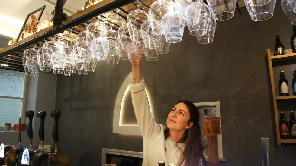 Ölet ska får mer plats till maten, det anser Vendela Jansson på Gotlands bryggeri.