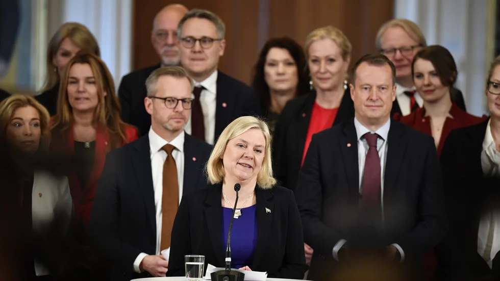 SCB:s stora partisympatiundersökning kan ge en första fingervisning om vad en ny partiledare för S innebär i opinionen, men den missar dramatiken i riksdagen. Här Magdalena Andersson vid presentationen av den nya regeringen på tisdagen.