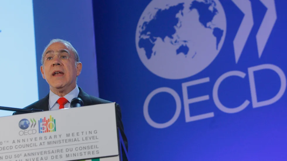 OECD,. med generalsekretaren Angel Gurria, sänker sin prognos för global tillväxt och varnar för inflationsproblem. Arkivbild