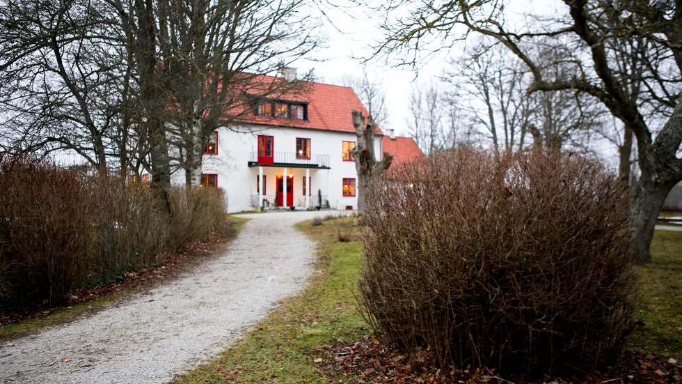 Källunge prästgård har fått ny ägare. Emelie Lönner från Trosa har köpt det 380 kvadratmeter stora huset för tolv miljoner kronor.