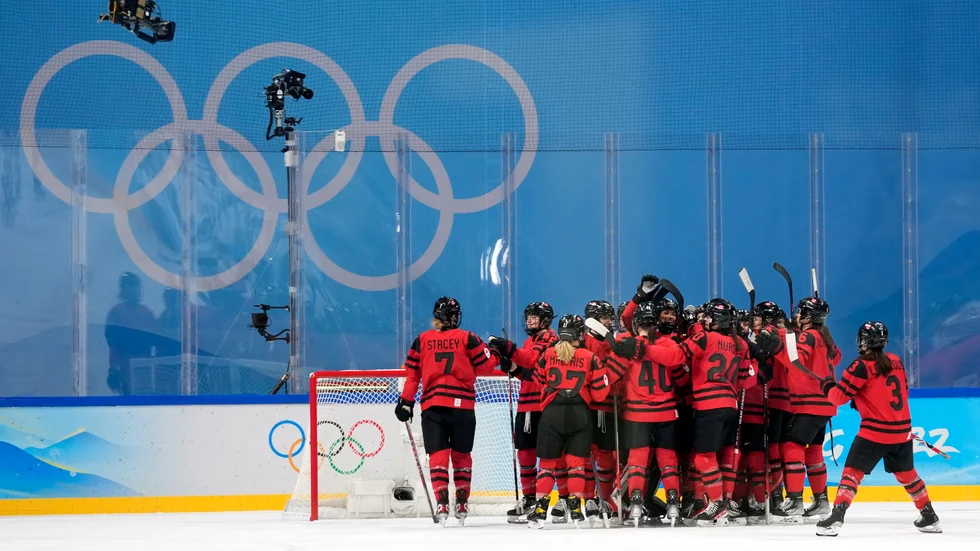 Kanada firar 11–1-segern över Finland i OS.