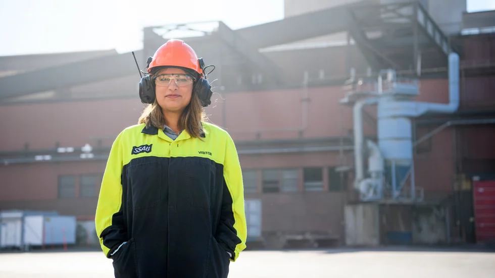 V-ledaren Nooshi Dadgostar besökte bland annat SSAB i Oxelösund under sin industriturné i höstas.