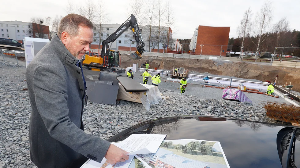Markarbetet har inletts för de 44 hyreslägenheter som ska uppföras i Måsta i Ellfolk Byggs regi. Bolagets vd Johnny Ellfolk tror att det finns ett stor efterfrågan på bostäder i området.  