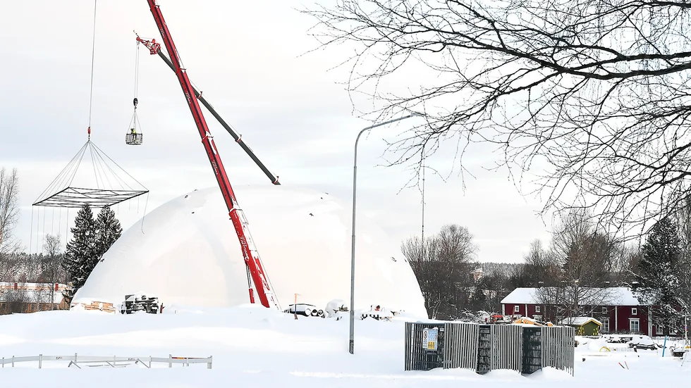 Övertryckstältet är på plats på Södra Karlgård. 