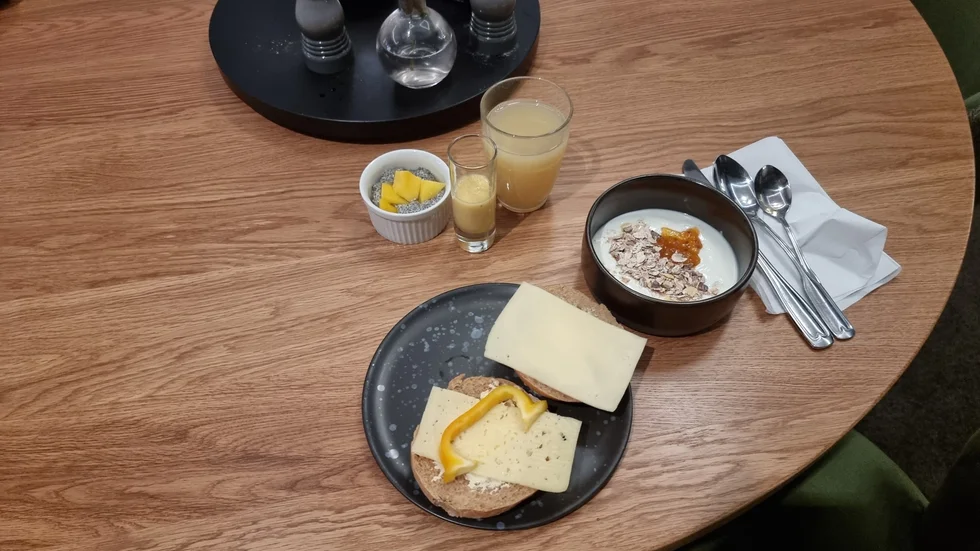 Kostnaden för att erbjuda gratis frukost till alla 3 700 grundskoleelever i kommunen landar på 6,2 miljoner. Då är en uppräknad elevpeng till friskolorna inräknad. 