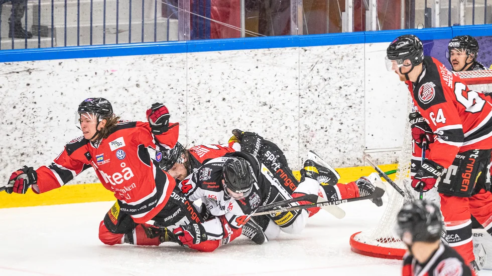 Boden fick Piteå Hockey på fall i derbyt inför knappt tusen åskådare i LF Arena.