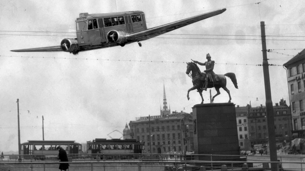 I ett aprilskämt från 1950 kunde man läsa om att Stockholm skulle få spårvagnsflyg. OBS! bilden är ett montage. 