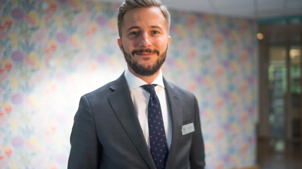 Rektorn Frederik Granström förbereder Engelska skolans start till hösten.