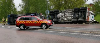 Singelolycka på Järnvägsleden – tankbil har vält i diket 