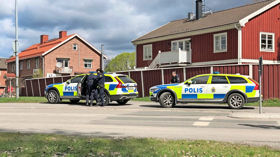 Flera polispatruller kallades till platsen där biljakten vid Brännanskolan tog slut.