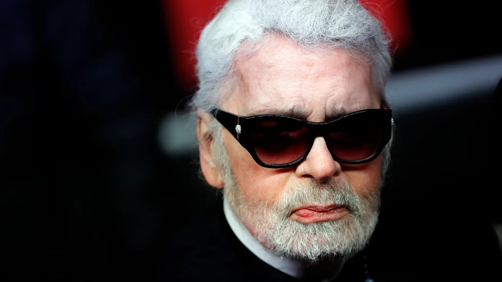 Karl Lagerfeld har avlidit, och efterlämnat en del av sin förmögenhet till sin katt. 