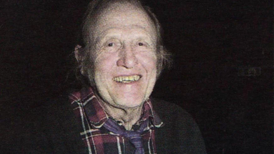 Gustafson är en av våra mest folkkära skådespelare, mest känd för sina rolltolkningar av drängen Alfred i Emil-filmerna och som Dynamit-Harry i filmerna om Jönssonligan. Privat en mycket lågmäld och sympatisk man.