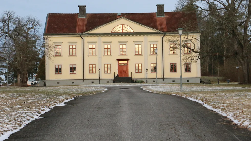 ”Vi hade intressenter som inte fattade ett slutgiltigt beslut och har nu valt att pausa processen men fastigheten är fortfarande till salu”, berättar Tord Hjerpe, vd för Storebro Herrgård.