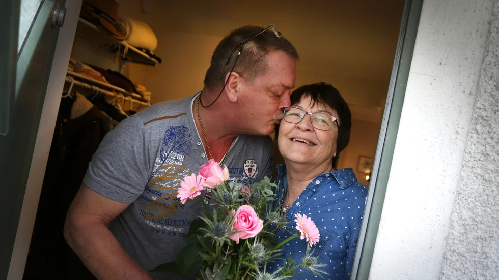 Stefan och Ulla Wessman lovade varandra evig kärlek. De tar en dag i taget och de dagarna börjar bli ganska många, men löftet och kärleken håller de vid liv med blommor, pussar och uppmärksamhet gentemot varandra.