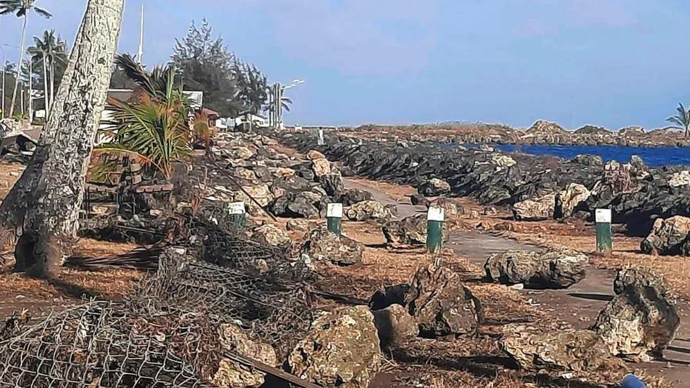Förödelsen är stor i området runt örikets huvudstad Nuku'alofa efter vulkanutbrottet och efterföljande tsunami den 15 januari. Peder Sunnas dotter Andréa bor i området sedan fem år tillbaka.