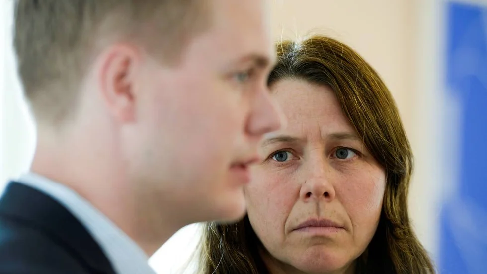 Många tunga stunder har det blivit. Här en pressträff 206 då Fridolin och det senare själv petade språkröret Åsa Romson meddelar Mehmet Kaplans avgång.