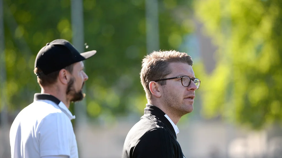 FF:s tränare Matti Kilpelä och Dan Burlin (höger). 