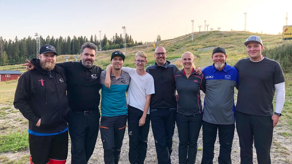 Skelleftebor fixade nya pallplatser. Från vänster: Teemu Mutikainen, Tomas Ekström, Johannes Högberg, Oscar Wahlberg, Magnus Wahlberg, Linda Wahlberg, Jimmy Dahl och Simon Persson.