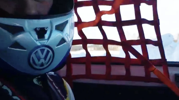 Full fart på isen på Klutmarksbanan med Anton Marklund inför SM på söndag