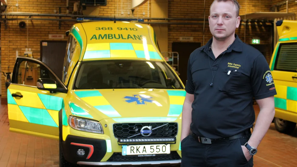 Melker Engström, ambulanschef, är tacksam för att personalen ställer upp och kör extrapass i sommar. Det håller ambulanserna rullande som vanligt.