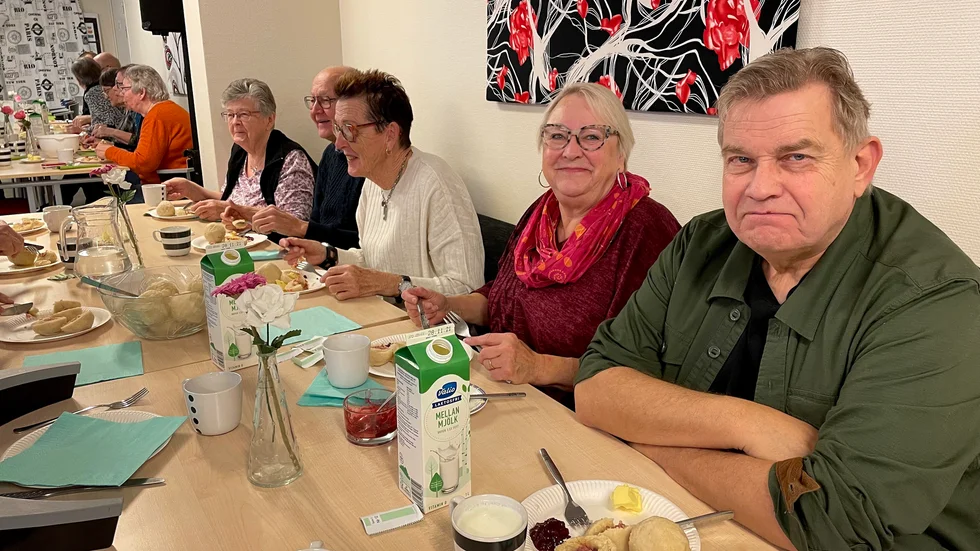 Ett 50-tal medelmmar kom på årsmötet. Ingegerd Wästerlund och Rolf Andersson, Tvärån, var några av dem som njöt av den goda paltlunchen.