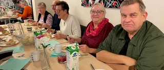 Pro Älvsbyn lockade till årsmöte med palt • Roger Lidgren underhöll med egna kåserier