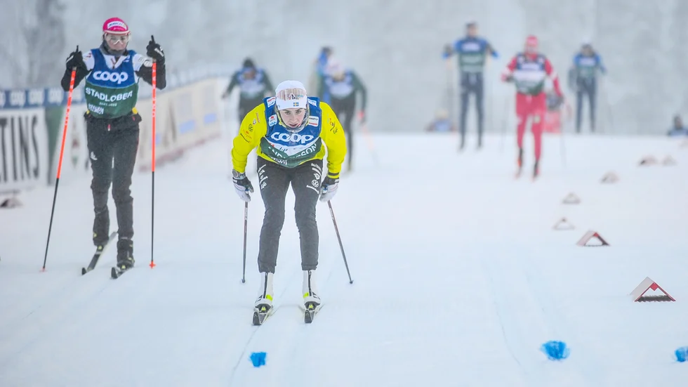 Piteå Elit-åkaren Ebba Andersson får klä sig ordentligt i kalla Ruka. Hon har bara tredjeplatser bakom sig här och siktar mot pallen på nytt.
