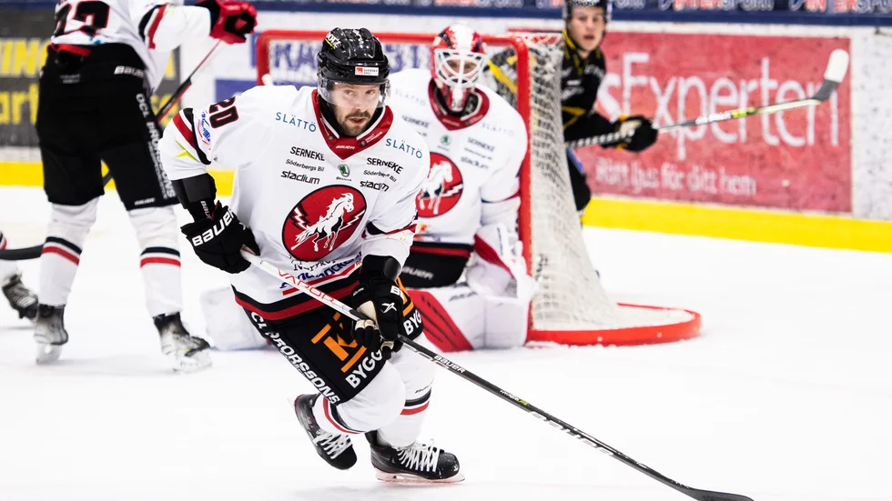 Marcus Eriksson är uppe 200 assists i hockeyallsvenskan efter sina två mot Modo. Några poöäng blev det dock inte för Vita Hästen i Örsnköldsvik.