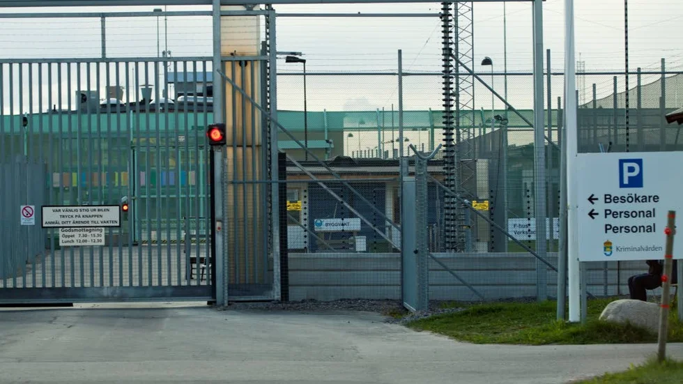 Säkerhet. Den som uteblir från en öppen anstalt kan hamna på en högre säkerhetsklassad anstalt. Men ofta får man inget straff alls.