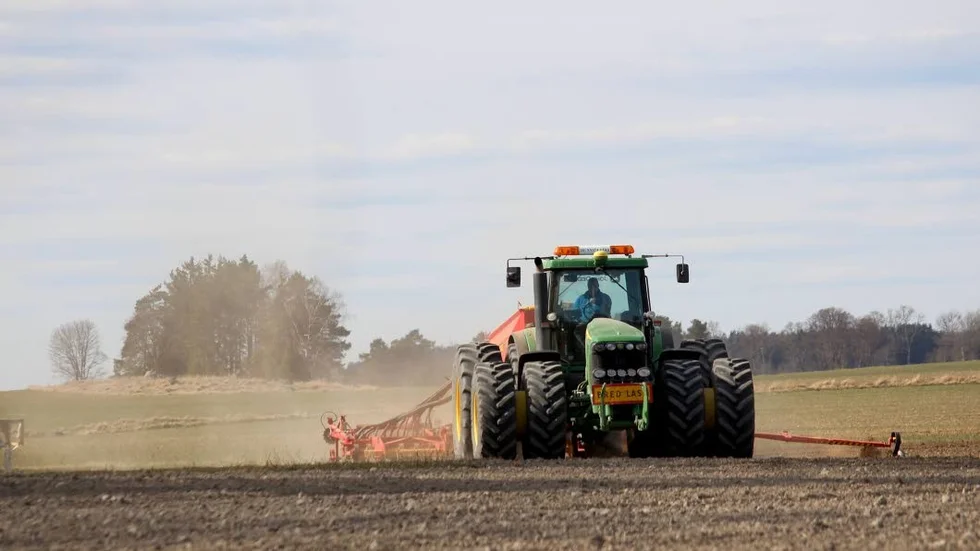 Svensk mat. Landsbygdspartiets Ungdomsförbund uppmanar alla att köpa svensk mat, producerad av svenska lantbrukare.