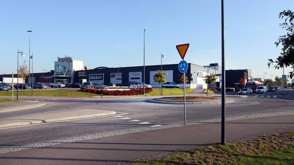 Ännu en gripen. På Ingelsta shopping grips så gott som dagligen misstänkta tjuvar.
