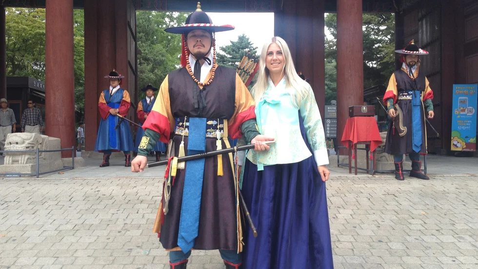 På vardagarna har Emilia och ett gäng andra studenter åkt på weekendresor eller utflykter. Här besökte hon Deoksugung Palace i Seoul. Foto: Privat,.