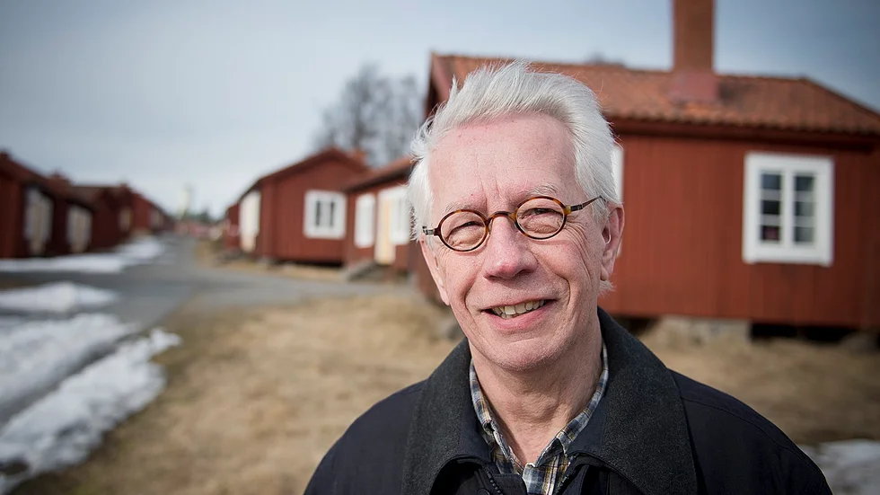 Positiv. Johnny Karlsson är ordförande i Lövånger Kyrkstad AB och gläds åt det ideella arbetet som många lagt ned för att hjälpa vandrarhemmet komma på fot. Arkivbild: Lars Eriksson