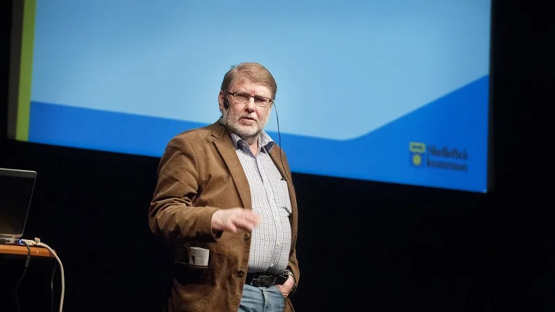 Informerade allmänheten. Tekniska nämndens ordförande Ola Burström (S) höll i ­själva frågestunden mot slutet av informationsträffen.