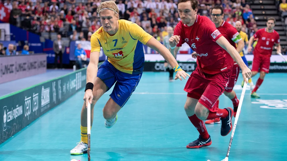 Kim Nilsson (till vänster) gjorde ett mål och en assist mot Lettland i 11–1-segern. Arkivbild.