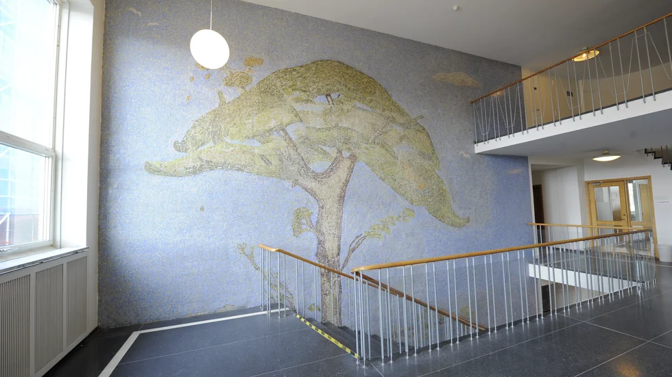 Delar av kommunhuset Hjorten har sålts, här är trappen upp till gamla fullmäktigesalen. Denna byggnad var Skellefteå Stads kommunalhus och har delvis sin 50-talsinredning intakt. Arkivbild: Leif Andersson.