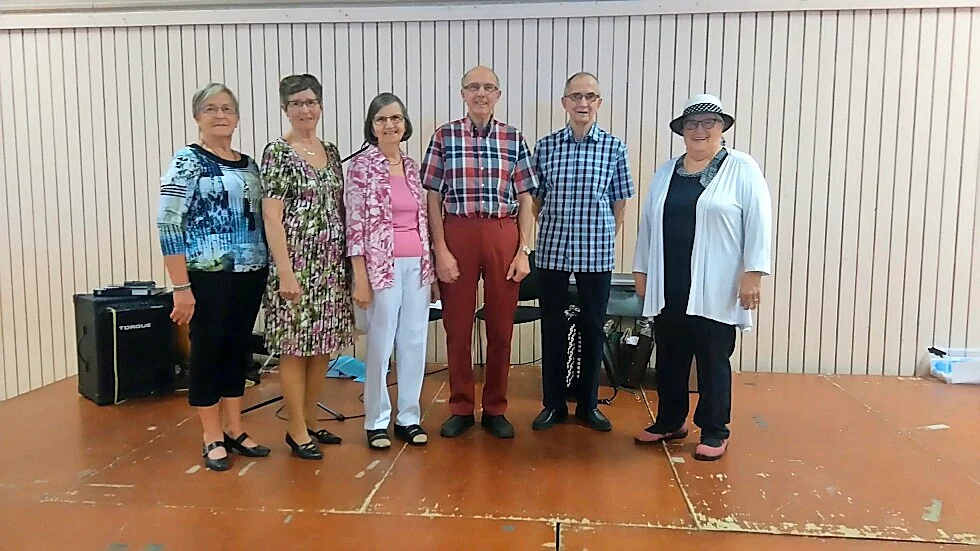 Mannekängade. Från vänster; Eva Enmark, Ethel Lundgren, Inga-Britt Holmqvist, Gunnar Viksten, Kurt Markström och Birgit Arvidsson.