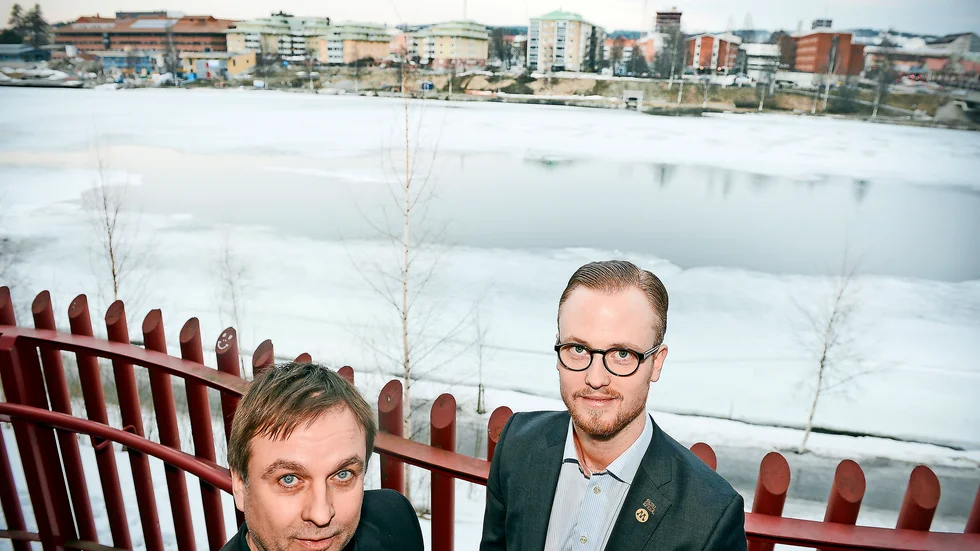 Enighet. Kommunalrådet Lorents Burman och oppositionsrådet Andreas Löwenhöök utlovar nu att de ska agera kraftfullt och samfällt för att få utlokaliseringar av statliga jobb till Skellefteå.