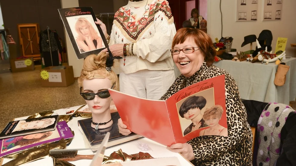 Anna-Lisa Lundgren och Margareta Nevander var två av utställarna när lokala Hushållningssällskapet och Studieförbundet Vuxenskolan arrangerade temadag i Arvidsjaur för att fira den internationella kvinnodagen. Foto: Göran Westerlund