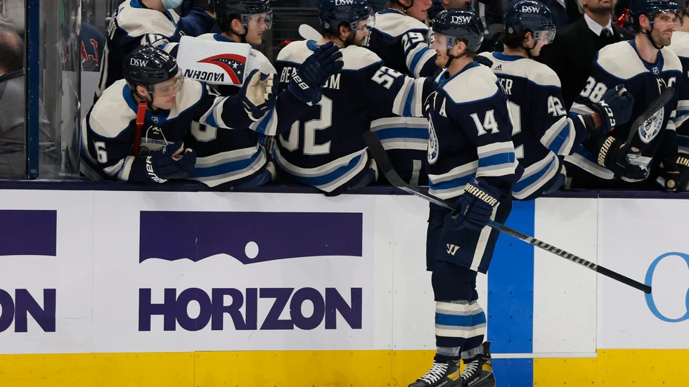 Columbus veteran Gustav Nyquist firar sitt segermål med lagkamraterna.