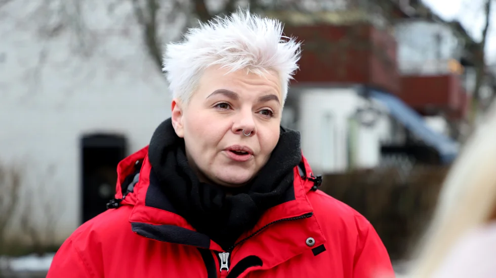 Beata Sosnovska, samordnare för områdesteamet i Skäggetorp, har märkt konkret hur kriminaliteten inverkar negativt på människors vardag i området.