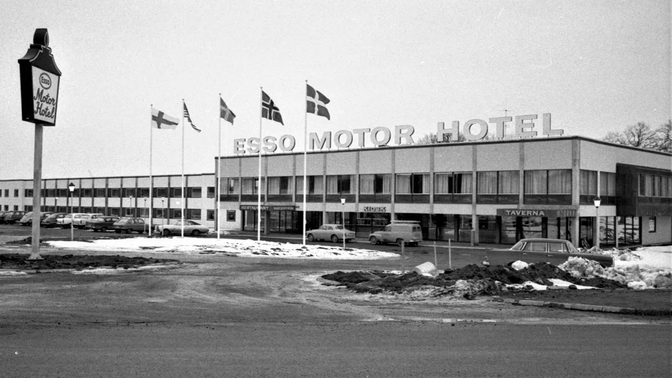 Esso Motorhotell i Ryd kostade 6,5 miljoner kronor att uppföra. Till det skall läggas de 1,7 miljonerna som bilvårdsanläggning kostade. 1983 sålde Esso sina Motorhotell vilka sedan dess heter Scandic.